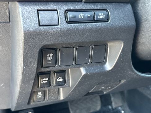 Used 2022 Nissan Frontier SV AWD/4WD image 28