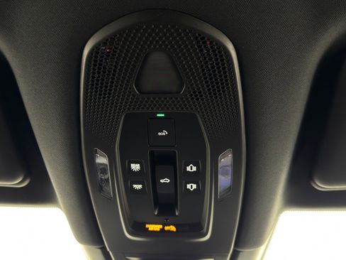 Used 2024 Porsche Cayenne w/ Sport Chrono Package image 34