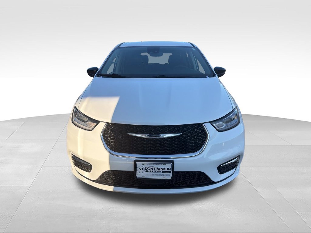 Used 2024 Chrysler Pacifica Touring-L FWD image 8