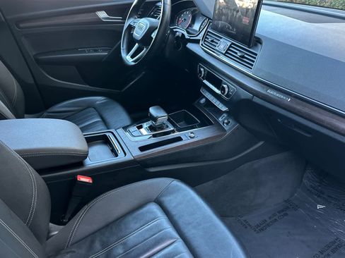 Used 2021 Audi Q5 Premium w/ Convenience Package image 17