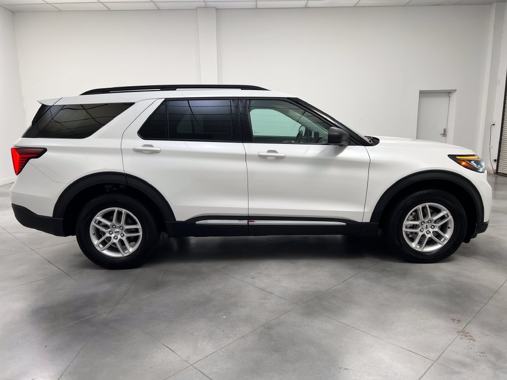 Used 2025 Ford Explorer Active AWD/4WD image 10