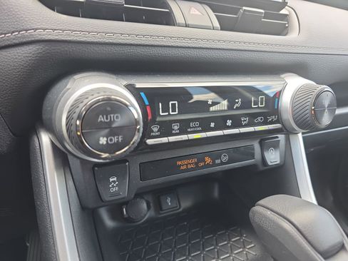 Used 2022 Toyota RAV4 XLE w/ Convenience Package FWD image 24