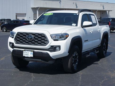 Used 2023 Toyota Tacoma TRD Off-Road AWD/4WD image 2