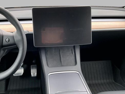 Used 2024 Tesla Model Y Long Range AWD/4WD image 6