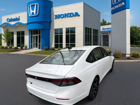 Used 2025 Honda Accord SE image 6