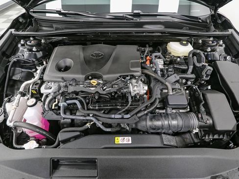 Used 2025 Toyota Camry SE w/ Convenience Package image 14