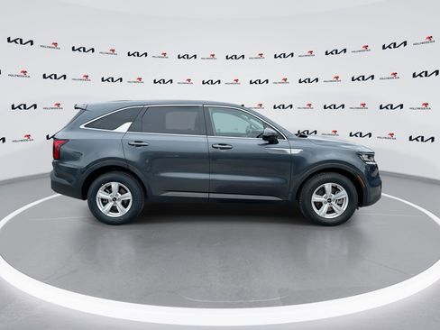 Certified 2023 Kia Sorento LX FWD image 9