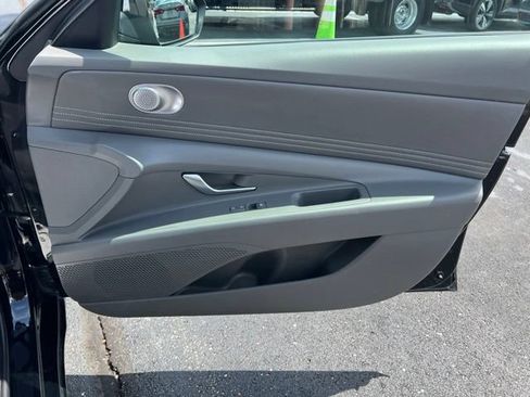 Used 2025 Hyundai Elantra SEL FWD image 32