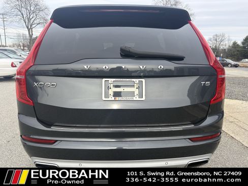 Used 2021 Volvo XC90 T5 Momentum w/ Protection Package Premier image 4
