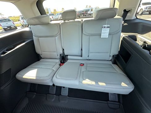 New 2025 Ford Expedition Active image 22