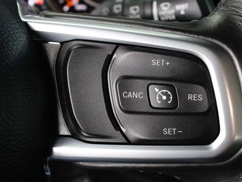 Used 2022 Jeep Wrangler Unlimited Sahara AWD/4WD image 29