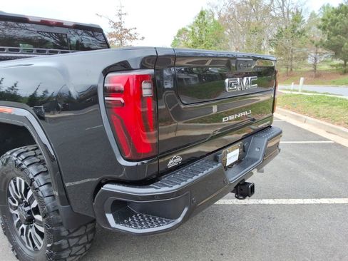 Used 2024 GMC Sierra 2500 Denali Ultimate AWD/4WD image 15