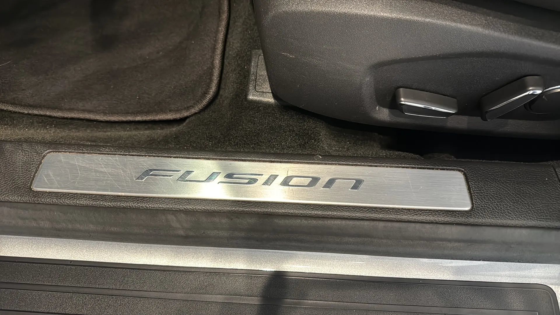Used 2016 Ford Fusion Titanium AWD/4WD image 17