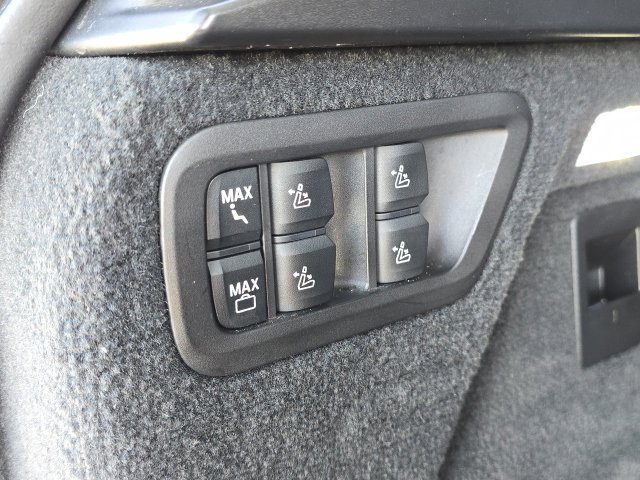 Used 2021 BMW X7 M50i AWD/4WD image 16
