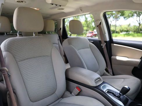 Used 2017 Dodge Journey SXT w/ Comfort/Convenience Group FWD image 16