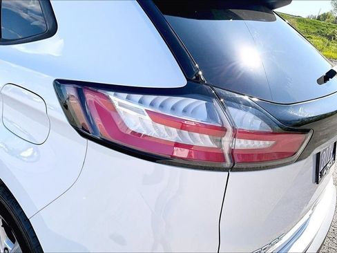 Certified 2019 Ford Edge SE FWD image 29