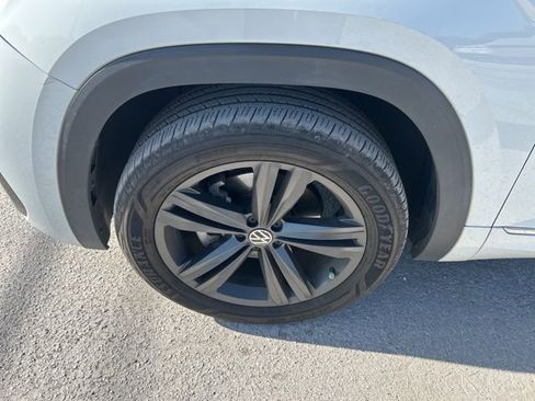 Used 2021 Volkswagen Atlas Cross Sport SE w/ Panoramic Sunroof Package image 20