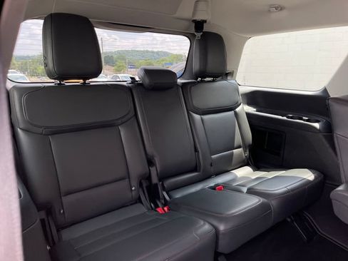 Used 2025 Ford Expedition Active AWD/4WD image 34