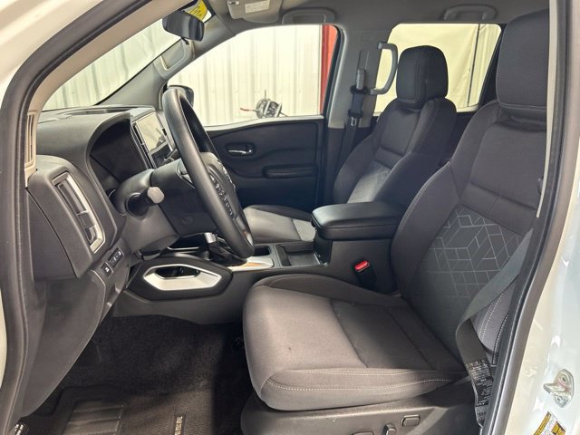 Used 2025 Nissan Frontier SV AWD/4WD image 13