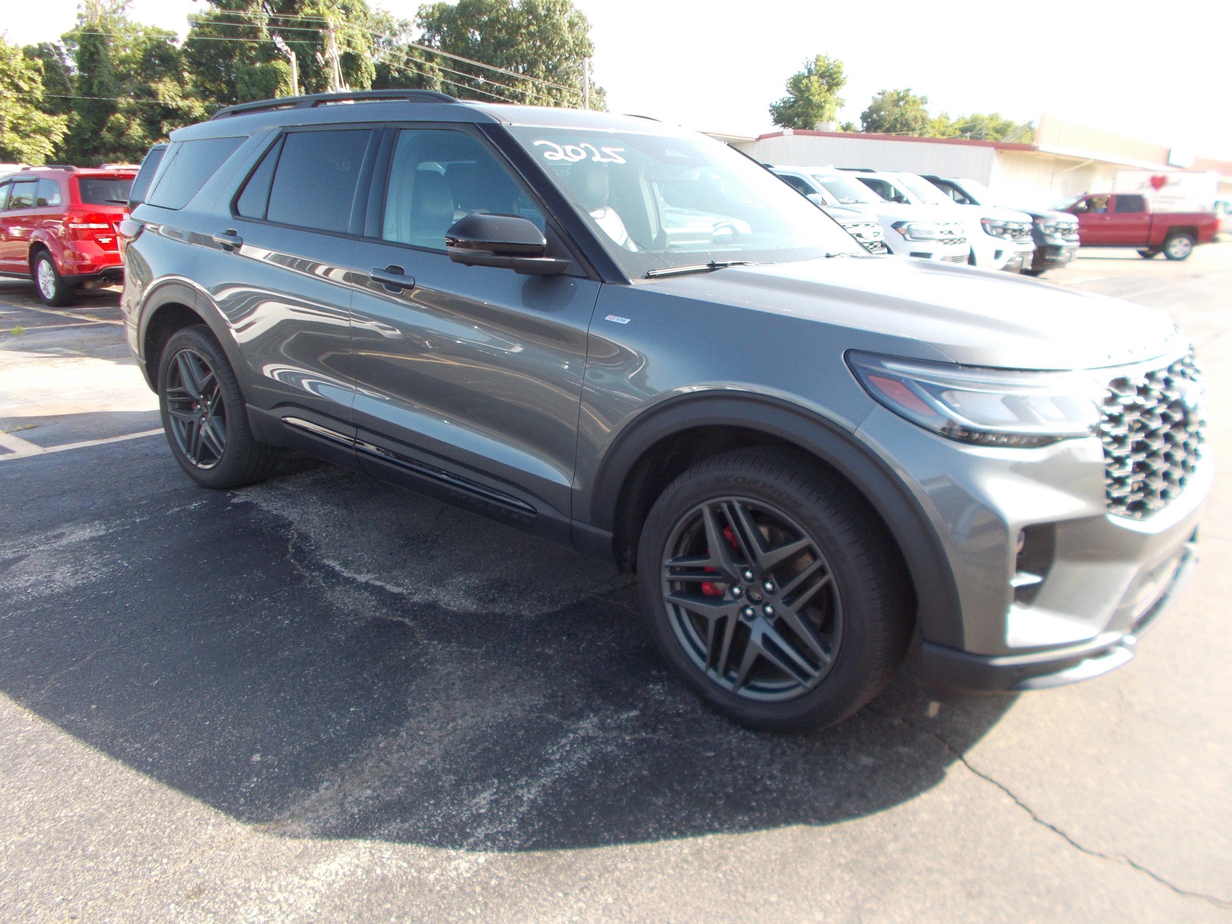 Used 2025 Ford Explorer ST-Line w/ Premium Package AWD/4WD image 2