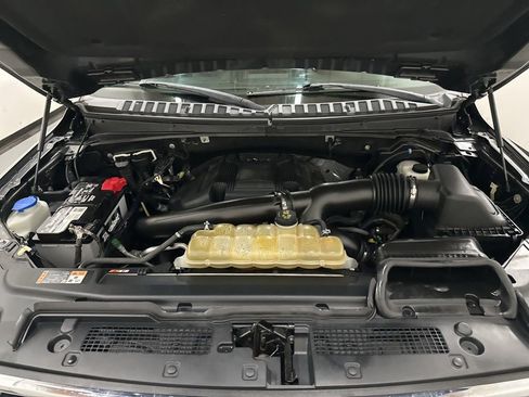 Used 2019 Ford Expedition XLT w/ Equipment Group 202A AWD/4WD image 5