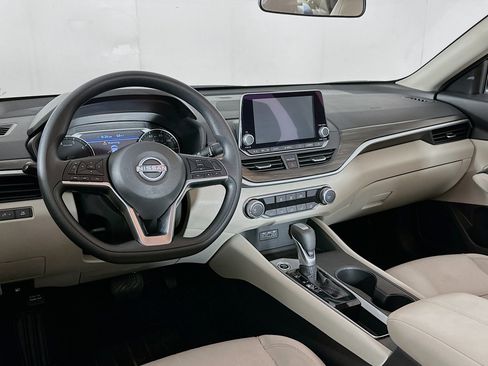 Used 2025 Nissan Altima 2.5 SV image 17