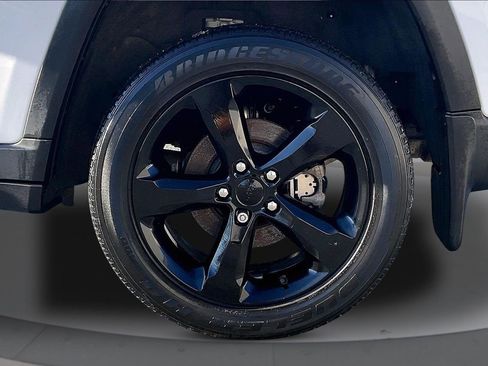 Certified 2023 Jeep Grand Cherokee Altitude image 35