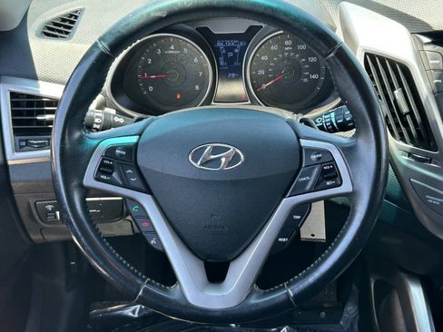 Used 2017 Hyundai Veloster FWD image 20