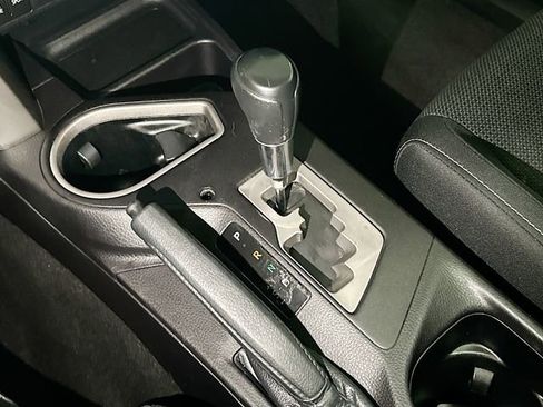 Used 2018 Toyota RAV4 XLE FWD image 17