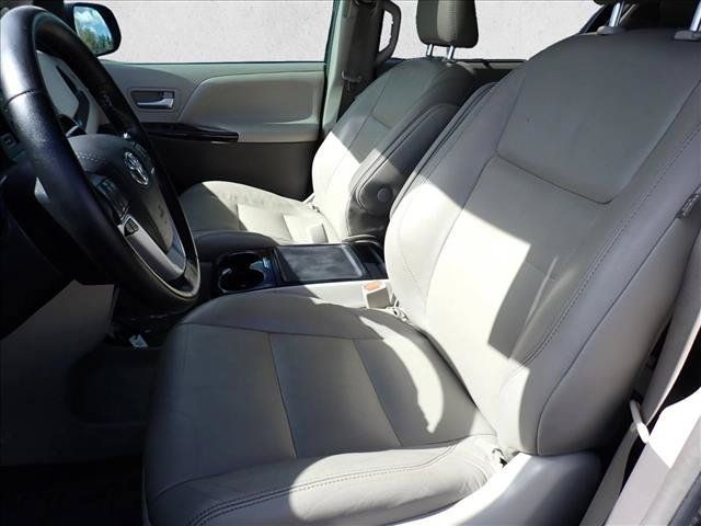 Used 2019 Toyota Sienna XLE Premium AWD/4WD image 11