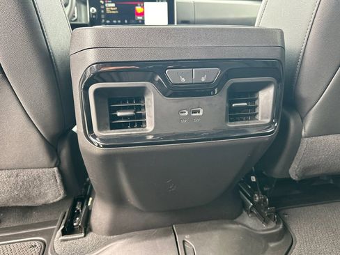 Used 2024 GMC Sierra 1500 AT4 w/ Technology Package AWD/4WD image 23