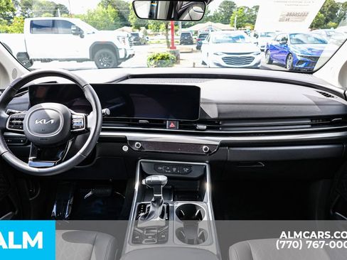 Used 2025 Kia Carnival SX w/ SX Dark Edition Package FWD image 32