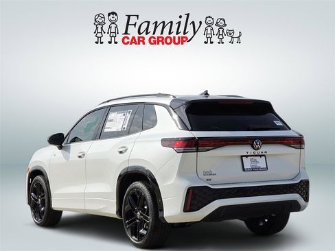 New 2026 Volkswagen Tiguan SE R-Line image 3