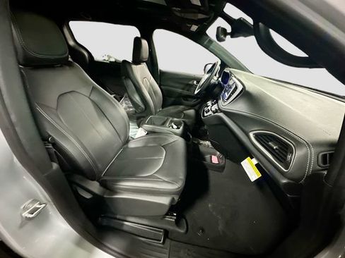 New 2026 Chrysler Pacifica Select image 31
