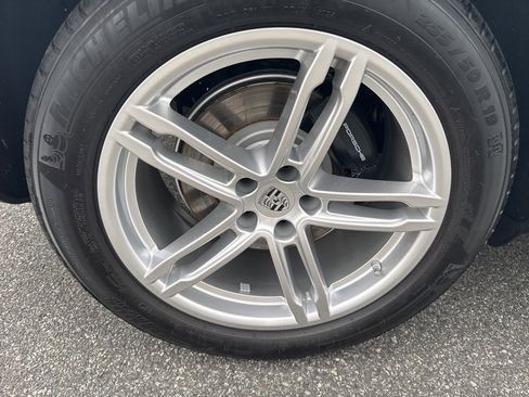 Used 2025 Porsche Macan image 10