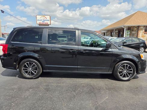 Used 2019 Dodge Grand Caravan SXT FWD image 6