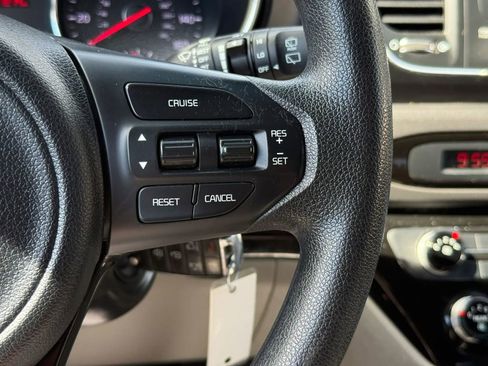 Used 2016 Kia Sedona LX w/ LX Convenience Package FWD image 24