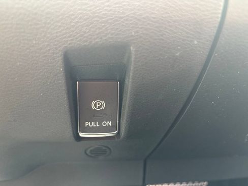 Used 2023 Nissan Ariya FWD image 32