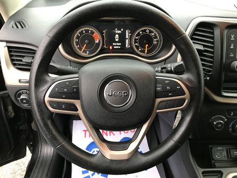 Used 2018 Jeep Cherokee Latitude image 14