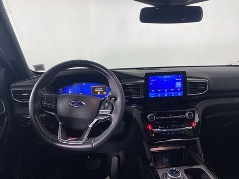 Used 2022 Ford Explorer ST w/ ST Street Pack image 15