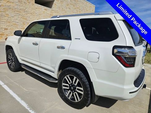 Used 2019 Toyota 4Runner Limited w/ Four Season Floor Mat Package image 9
