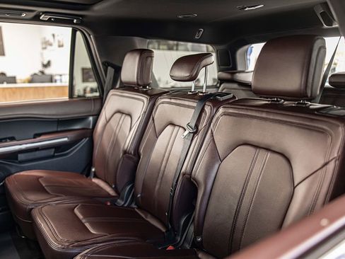 Used 2024 Ford Expedition Limited image 34