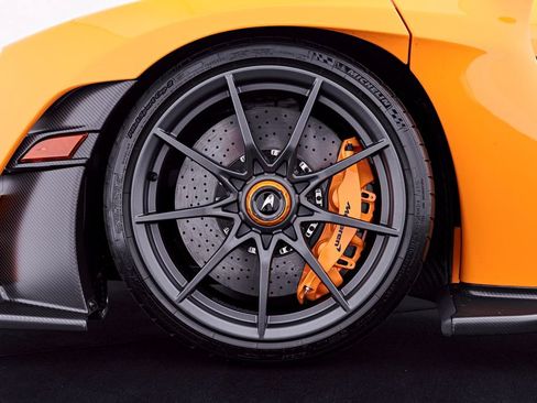 Used 2019 McLaren Senna RWD image 3