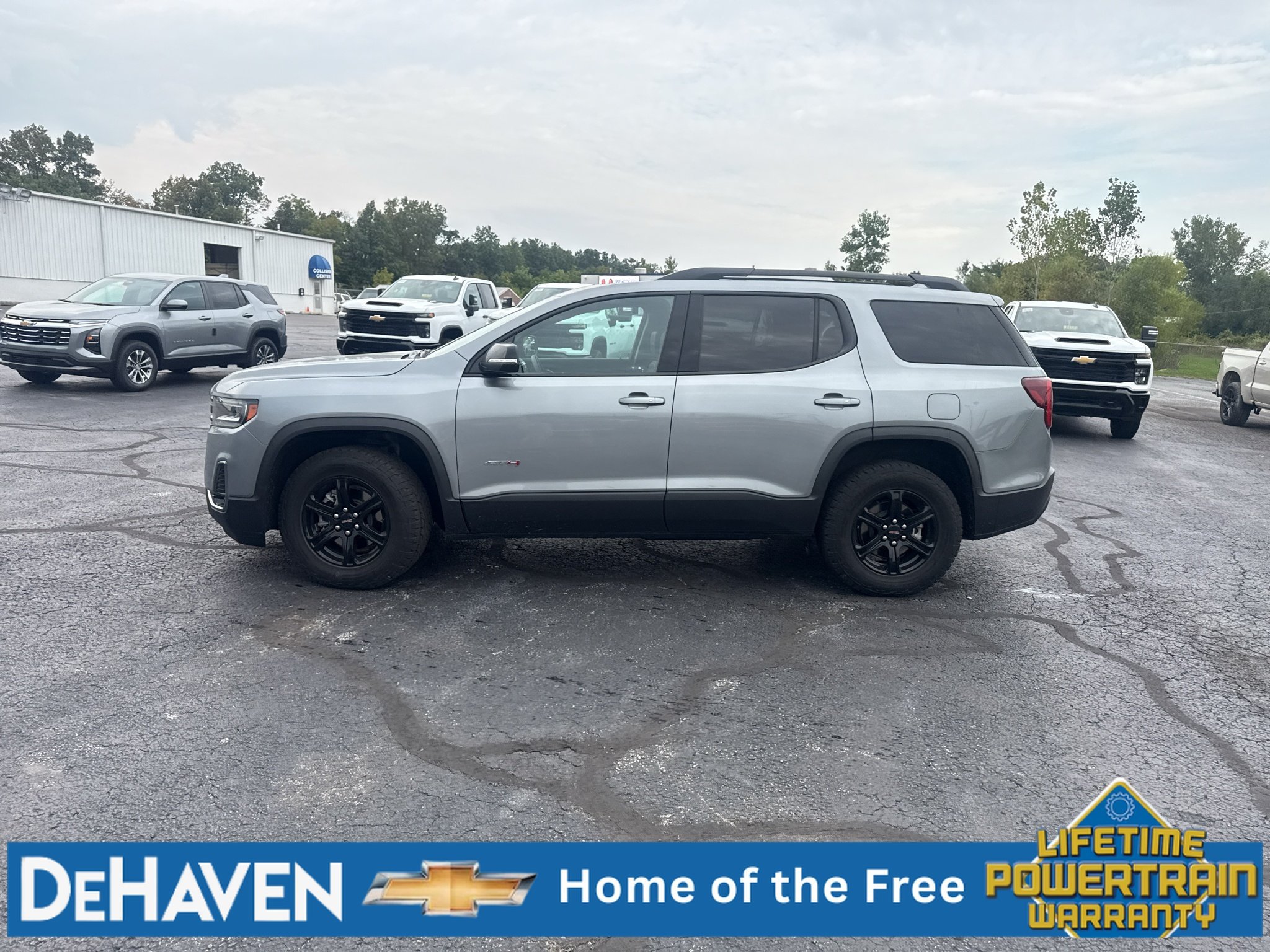 Used 2023 GMC Acadia AT4 w/ Technology Package AWD/4WD image 3