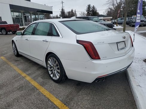 Used 2018 Cadillac CT6 Luxury image 4