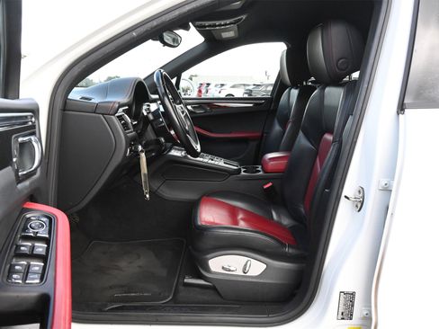 Used 2018 Porsche Macan image 17