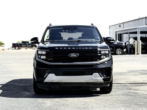 Used 2025 Ford Expedition Platinum AWD/4WD image 2