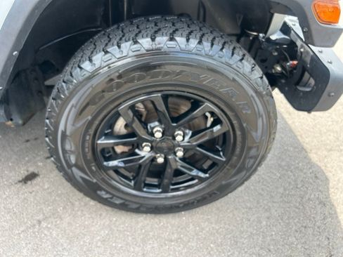 Used 2023 Jeep Wrangler Unlimited Sport AWD/4WD image 25
