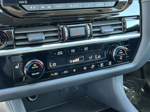 Used 2025 Nissan Pathfinder SV w/ SV Premium Package image 22