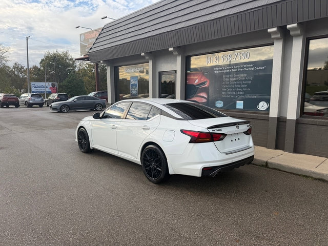 Used 2022 Nissan Altima 2.5 SR w/ Midnight Edition Package FWD image 3